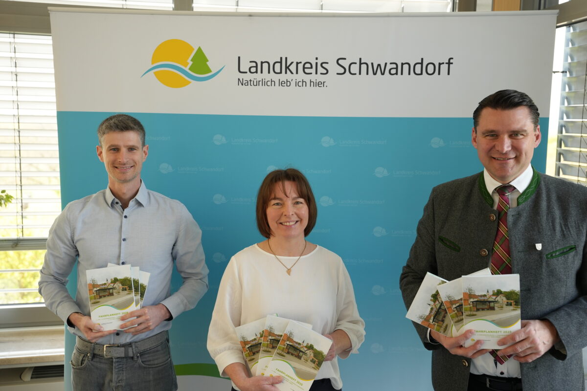 Neues Fahrplanheft für Schwandorf vorgestellt
