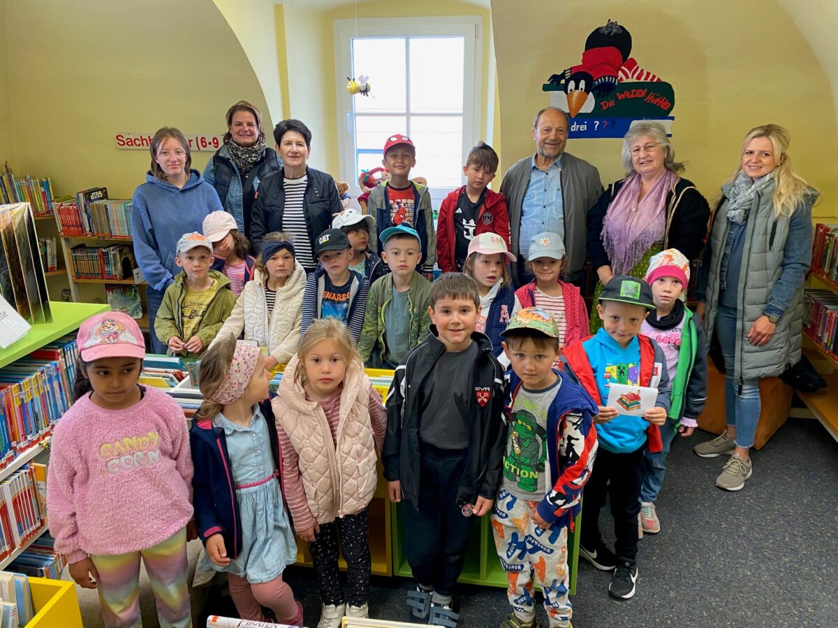 Nittenauer Vorschulkinder freuen sich über Bücherei-Gutscheine