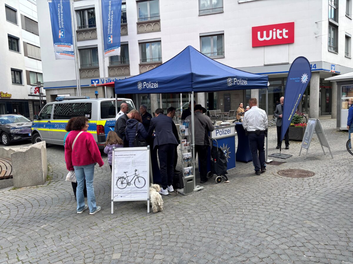 Polizei Weiden fördert Radfahrsicherheit mit Infostand