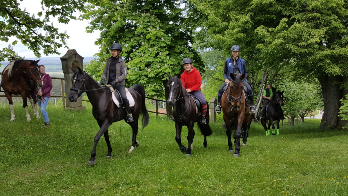 Reiterwallfahrt zum Barbaraberg lädt wieder ein
