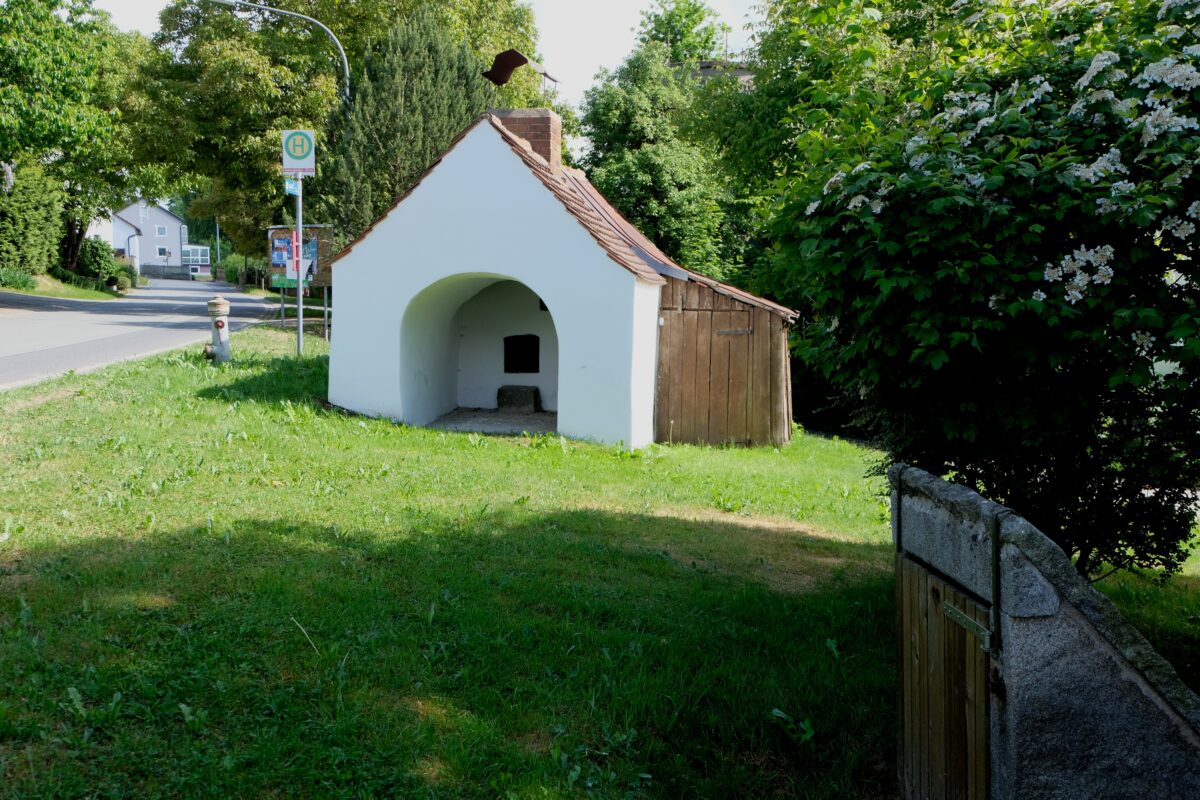 Schönbrunn feiert erstes Dorffest am historischen Backofen