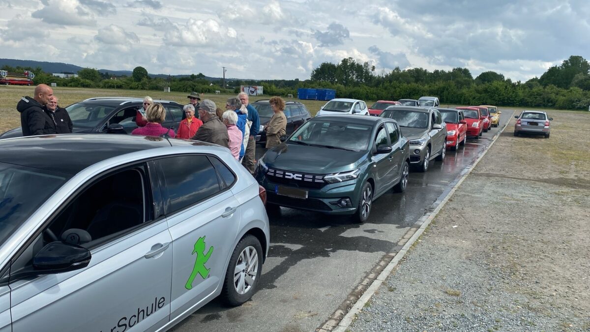 Senioren meistern Fahrfertigkeitstraining in Weiden