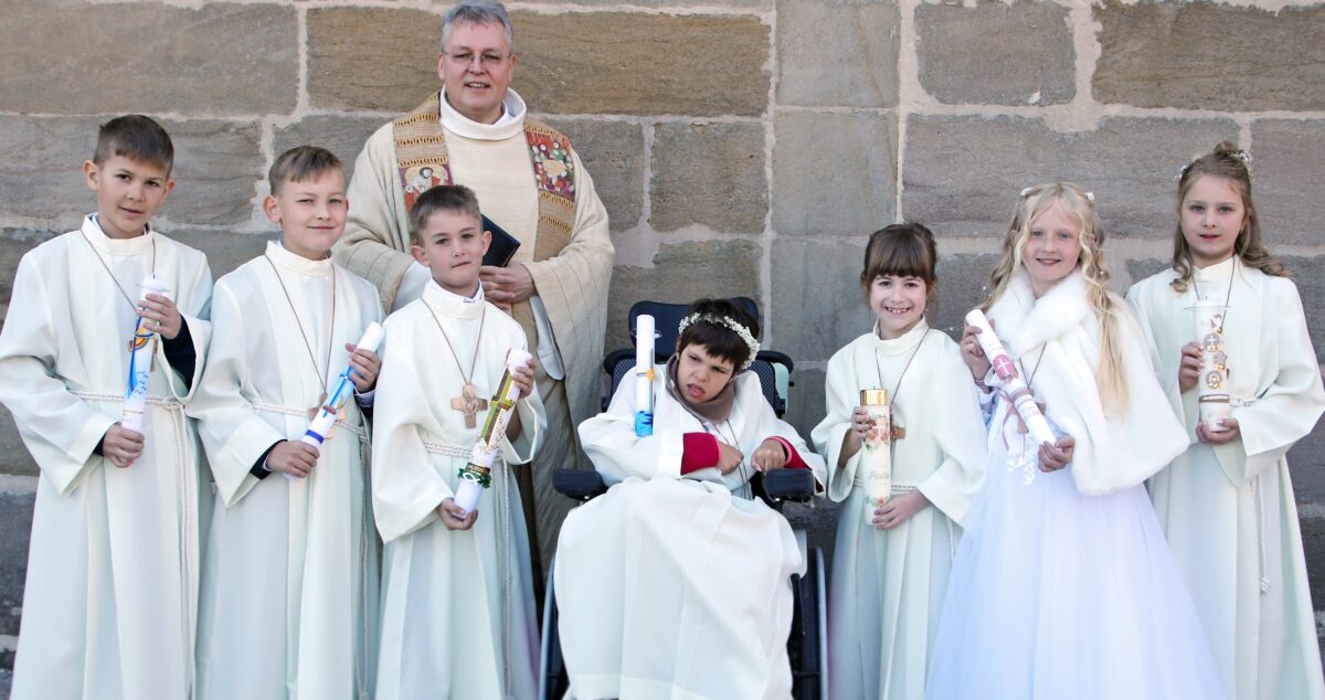 Sieben Kinder feiern Erstkommunion in Schlammersdorf