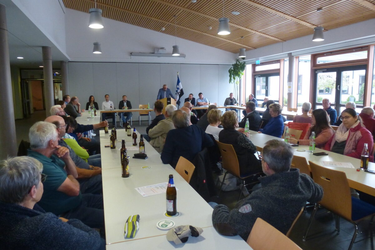 Bürgerversammlung in Weiherhammer: AliA, Hochschulstandort, Glasfaser, Sanierungen und Ehrenamt