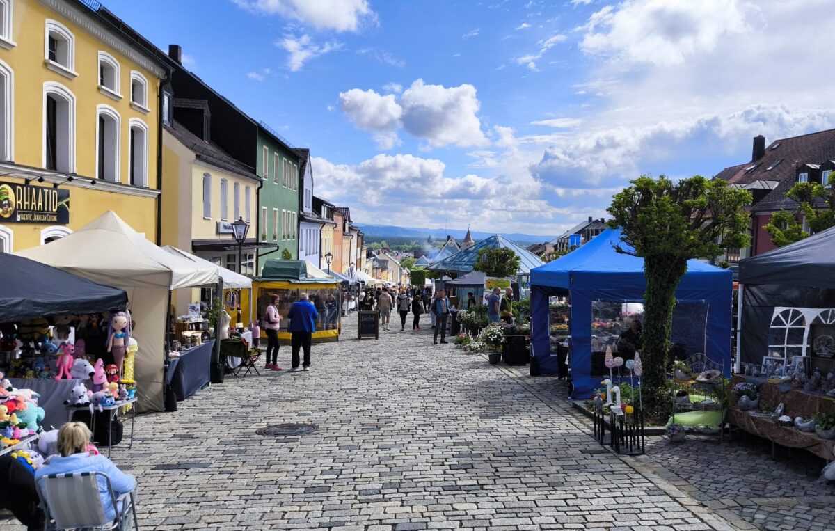 Garten- und Kunsthandwerkermarkt begeistert Besucher in Eschenbach