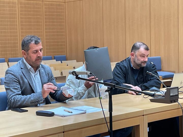 Schleuser vor Gericht: Drei Mann im Kofferraum, Kokain und 180 km/h