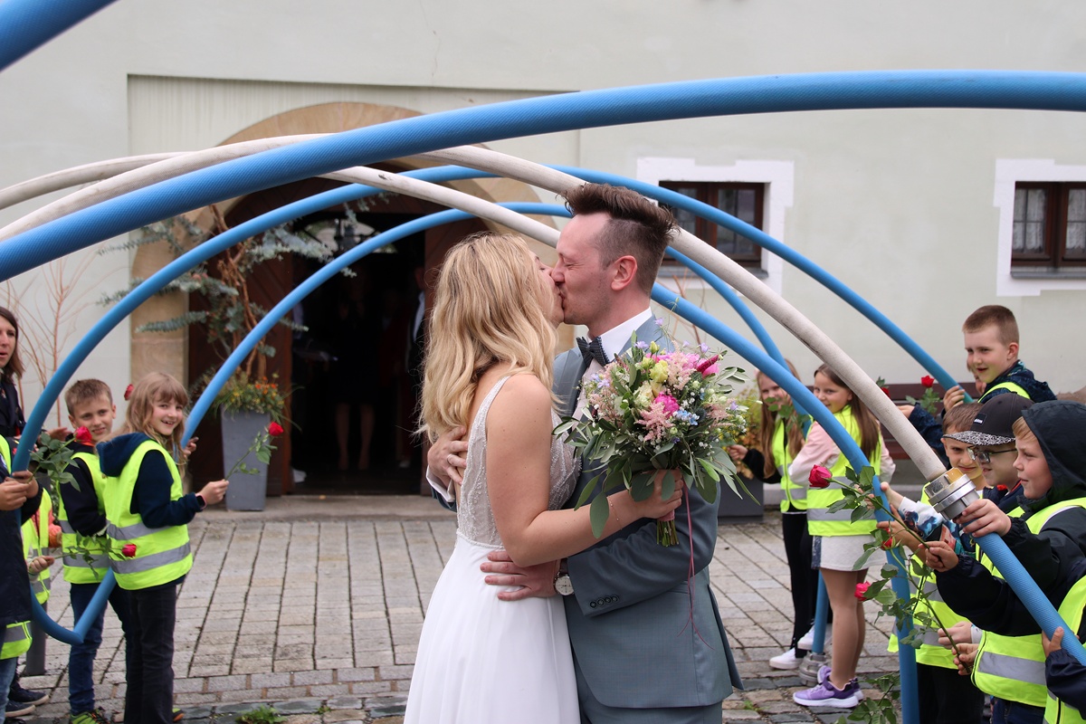 Feuer und Flamme – Feuerwehrfrau heiratet Feuerwehrmann