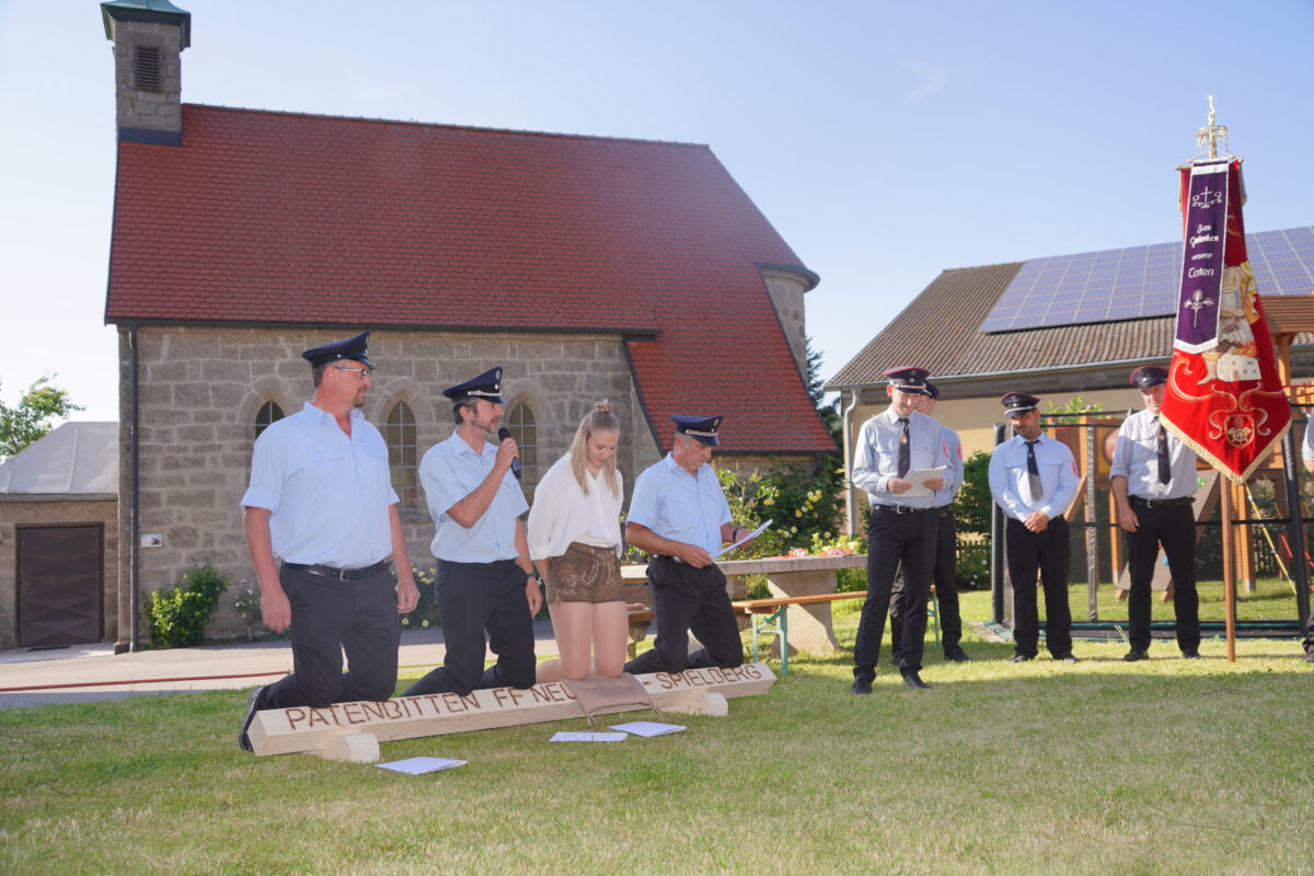 Vom selben Schlag - Neudorfer "betteln" an der Grenze zum Flosser Land