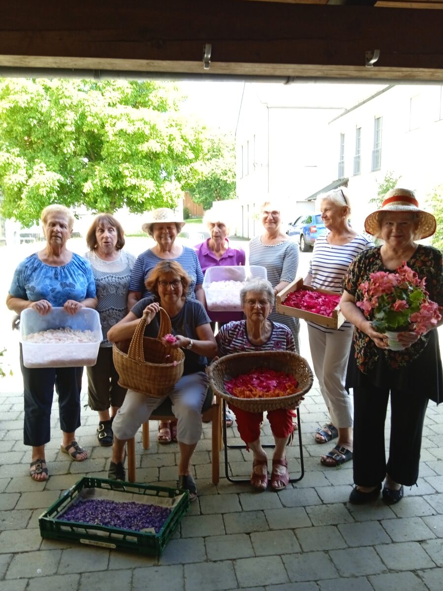 Fleißige „Bienchen“ werkelten beim katholischen Frauenbund Floß