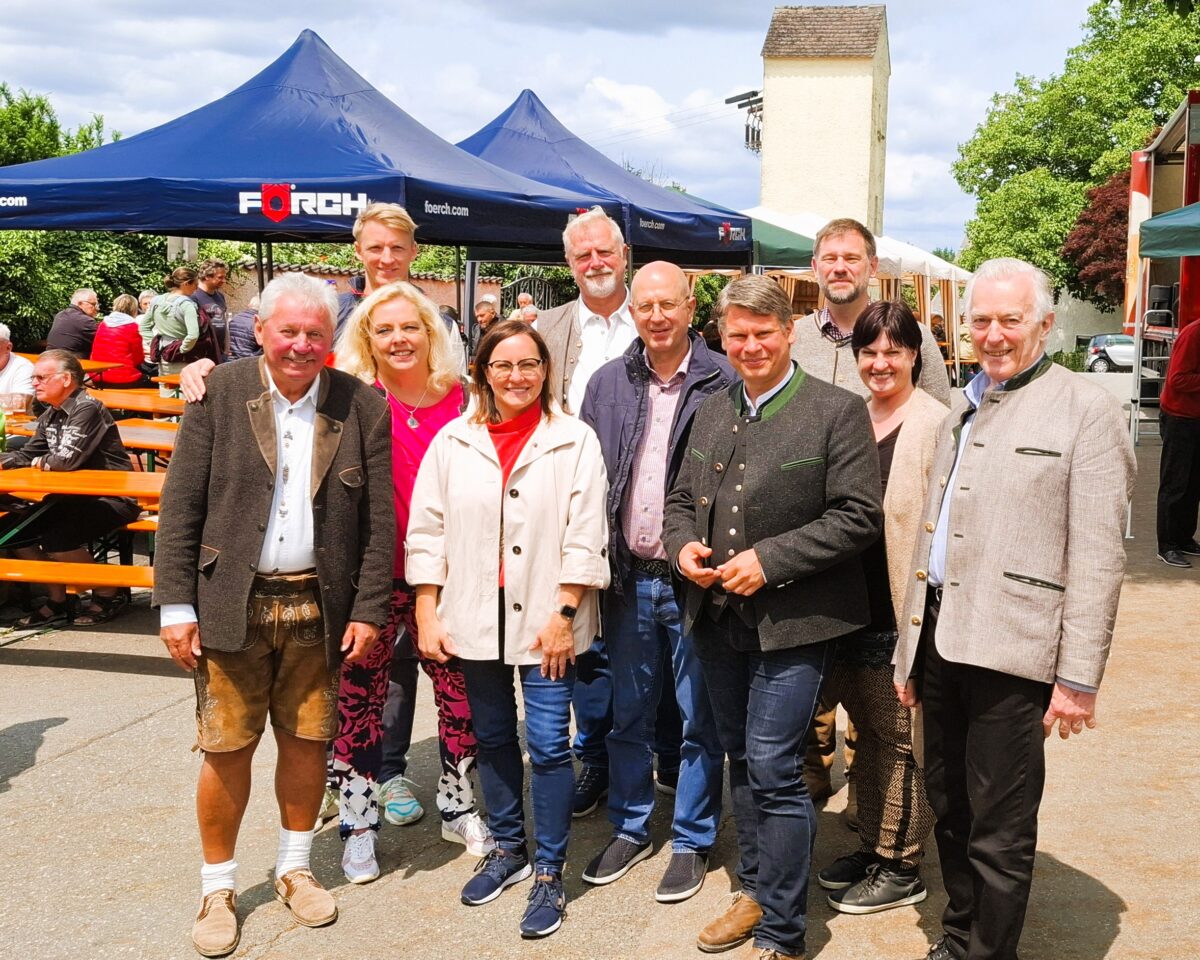 „Pfingstfest in Tröglersricht: Eine geliebte Tradition verbindet die Gemeinschaft“