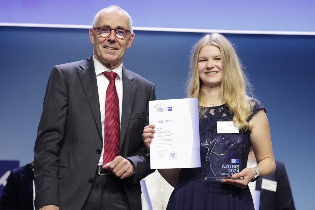 Top-Auszubildende bei WITRON: Zielstrebig und trittsicher auf der Karriereleiter