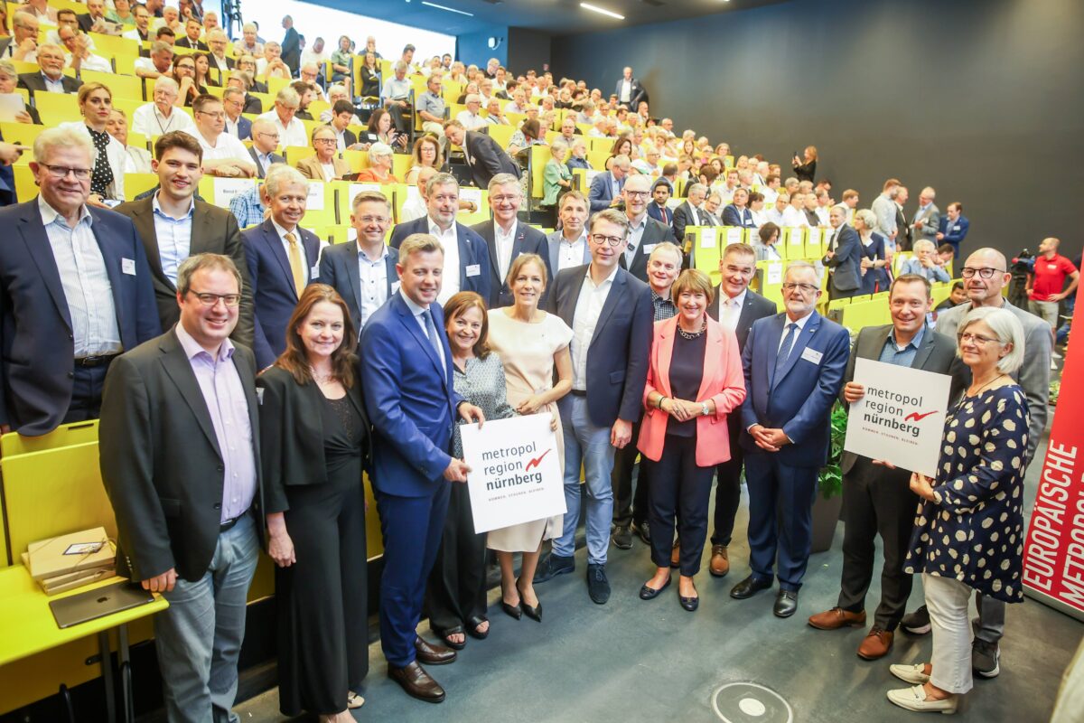 250623_Wissenschaftstag Hof_2024_Gruppenbild_Foto Frank Wunderatsch.jpg