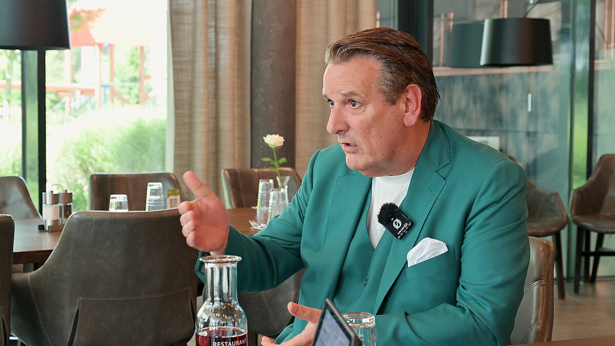 Video-Interview mit Höhlenlöwen Ralf Dümmel: Erfinder des Mayo-Wischhandschuhs