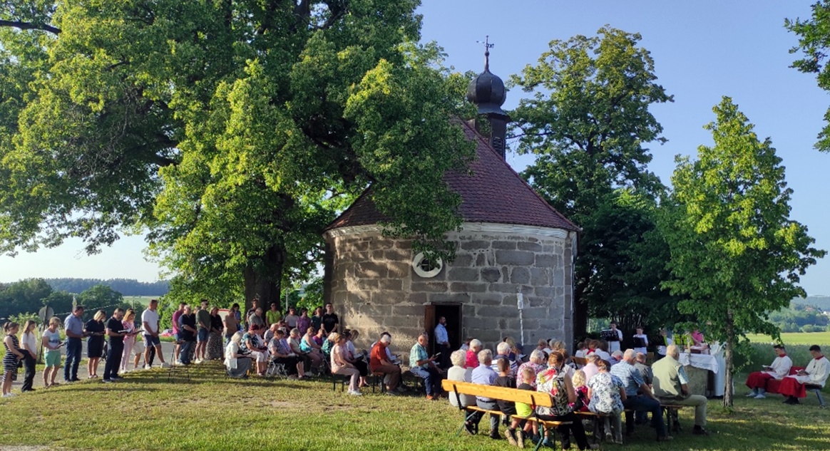 Feierliche Stimmung beim Patrozinium der Dreifaltigkeitskapelle in Schlammersdorf