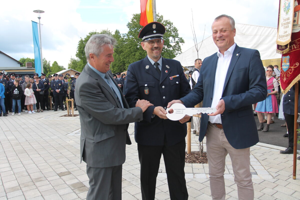 Eslarn feiert: Neues Feuerwehrhaus übertrifft Erwartungen
