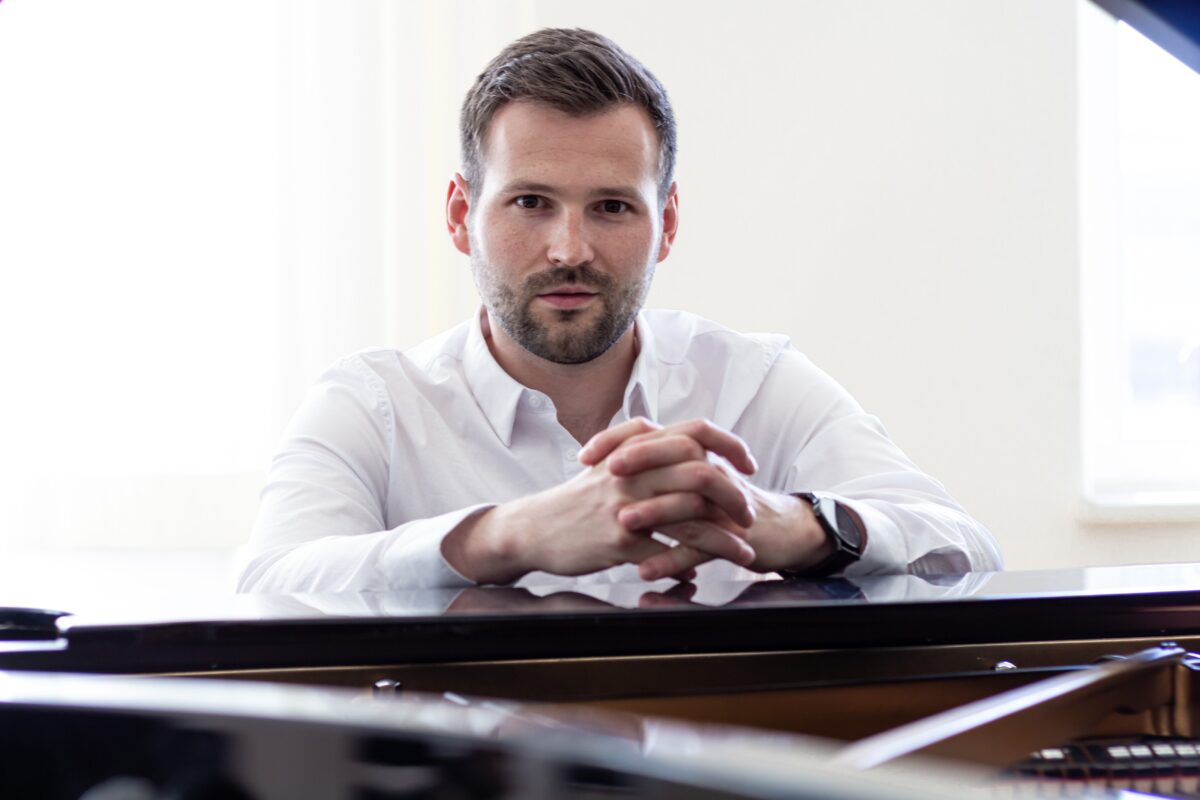 Florian Neubauer entführt in Georgenberg in die Welt des britischen Liedguts