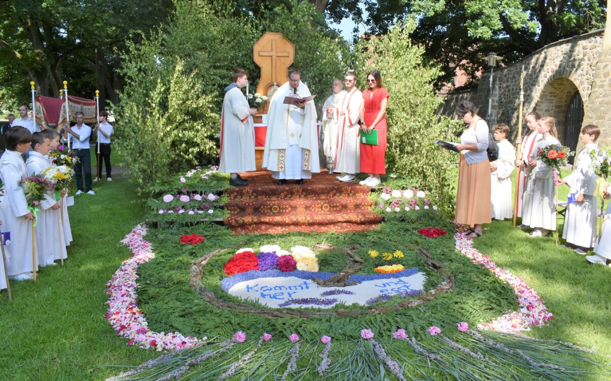 Fronleichnamsprozession zum Stadtpark