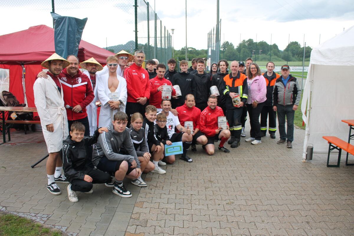 Heiteres Elfmeterturnier trotzt dem Wetter in Trabitz