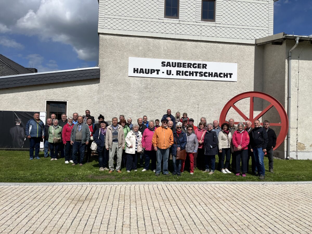 IGBCE Wackersdorf erkundet historisches Bergwerk