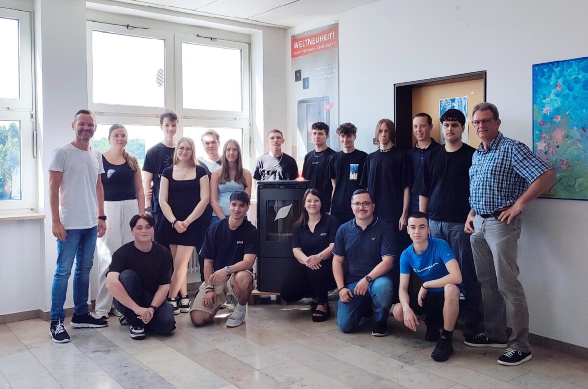 Kooperation zwischen Wirtschaftsschule Eschenbach und Kerafol vertieft