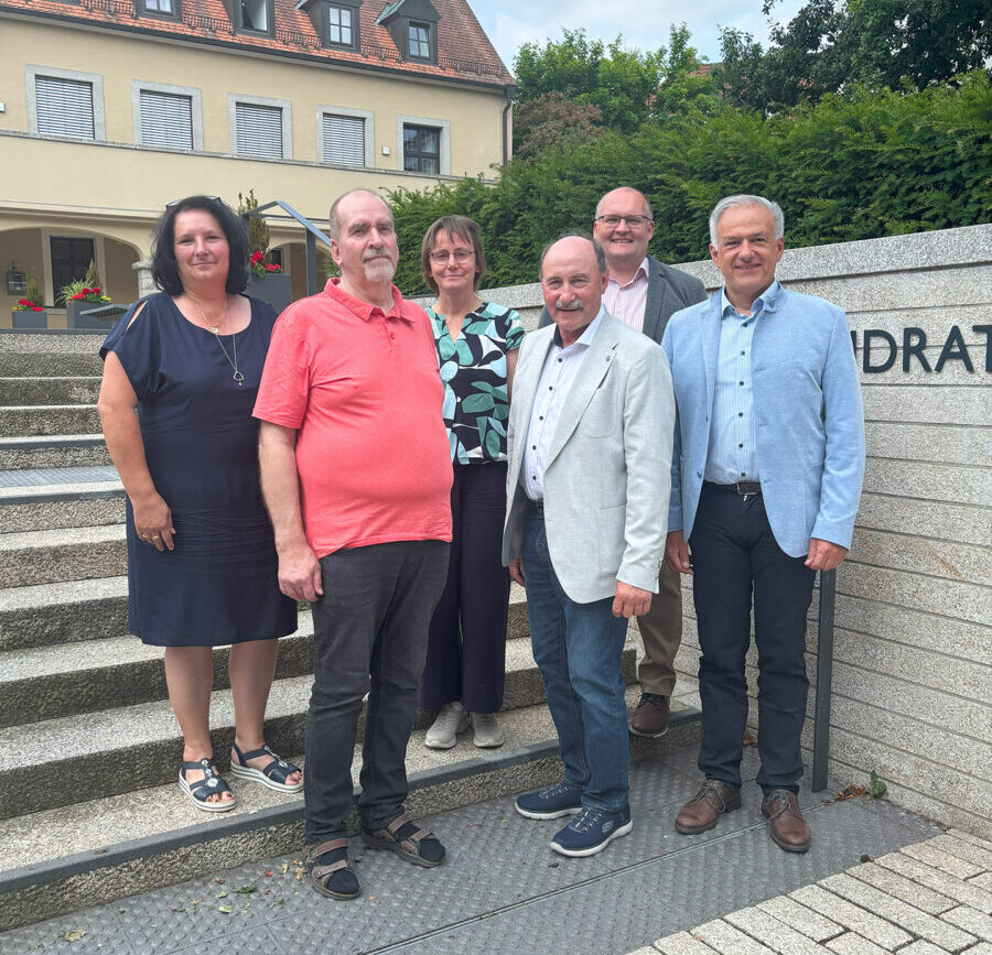 Landrat ehrt langjährige Mitarbeiter in Tirschenreuth