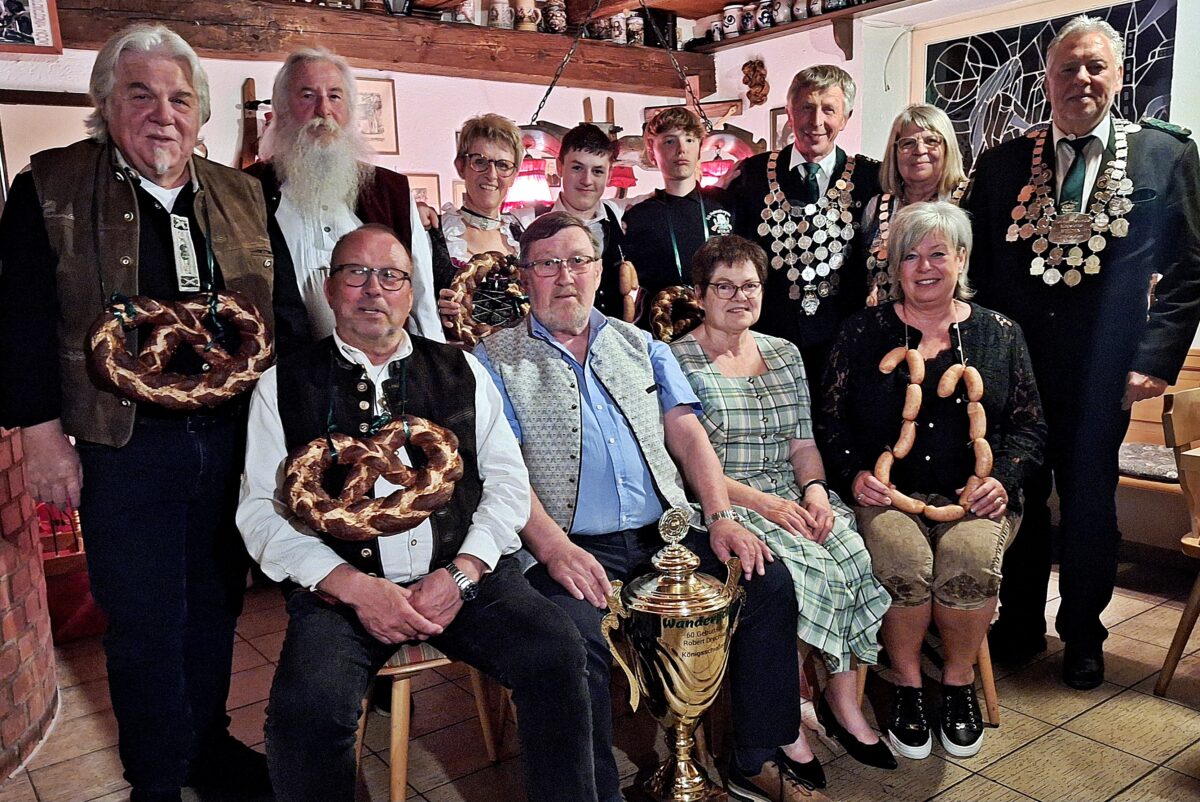 Schützengesellschaft Mooslohe feiert Doppel-König und Schützenkaiser