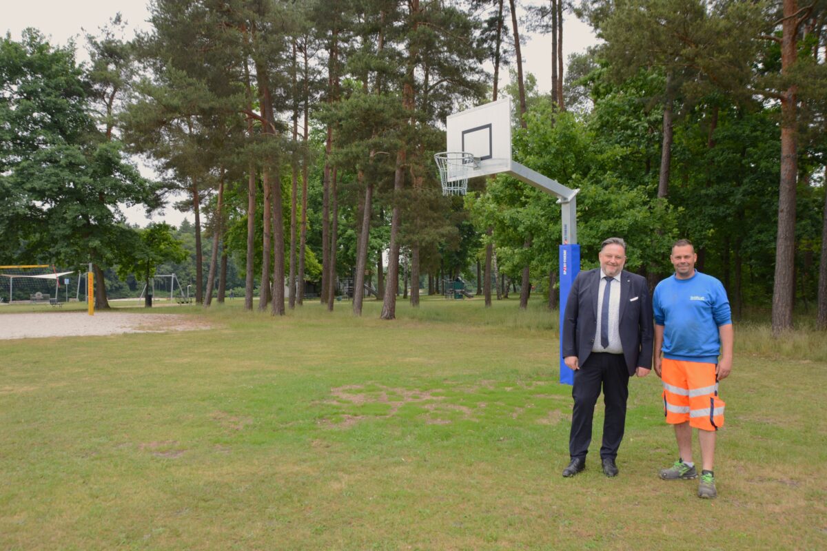 Neuer Basketballkorb für Teublitzer Höllohe