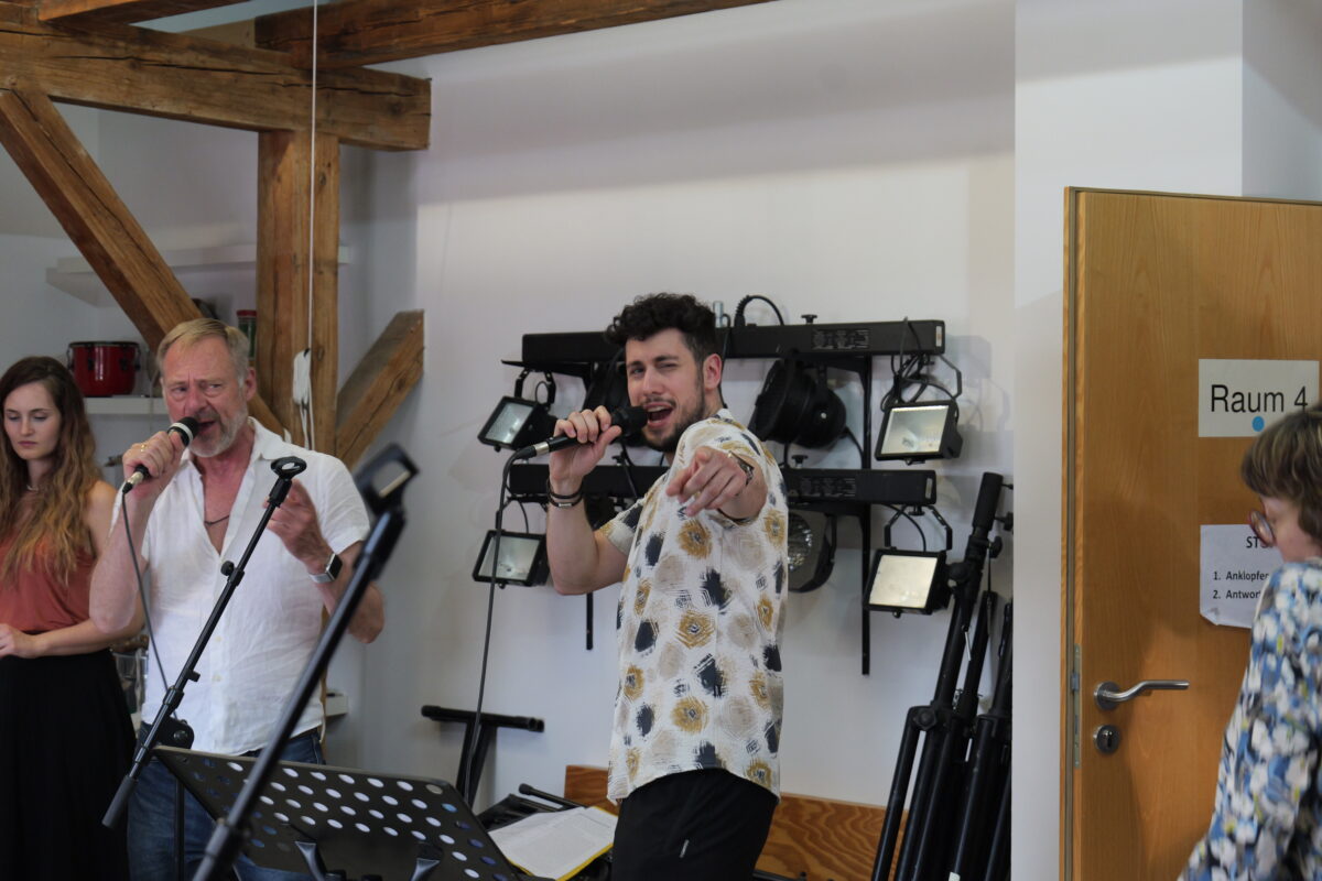 Restkarten verfügbar: OVIGO startet „Dinner mit Singer“