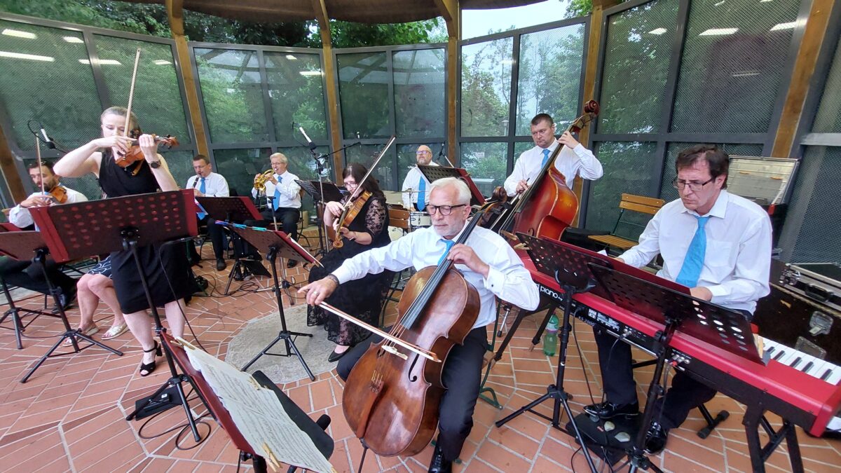 Original Salonorchester Marienbad eröffnet Sommerserenaden