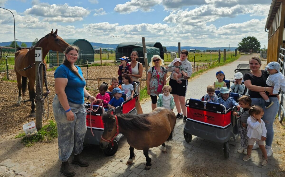 Kleine Entdecker auf großer Pferdehof-Tour