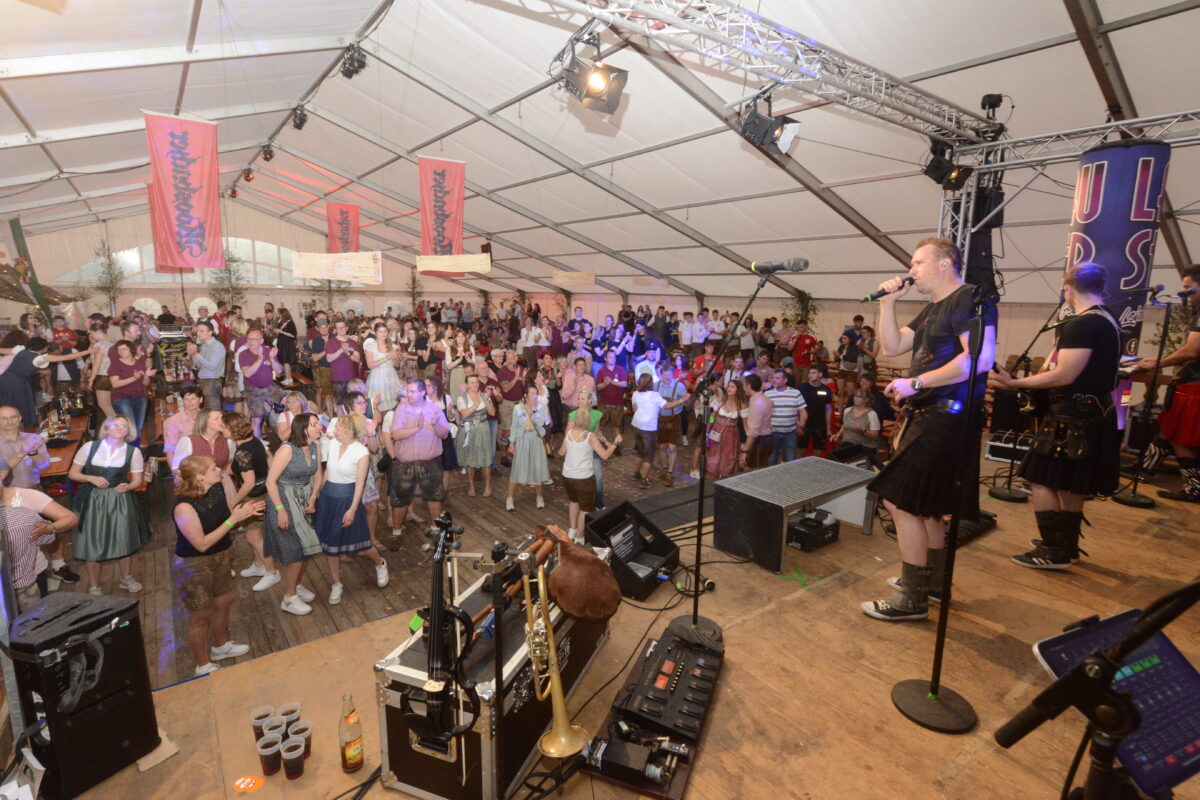 Pleysteiner Vereinsfest endet mit steirischer Stimmungsmusik
