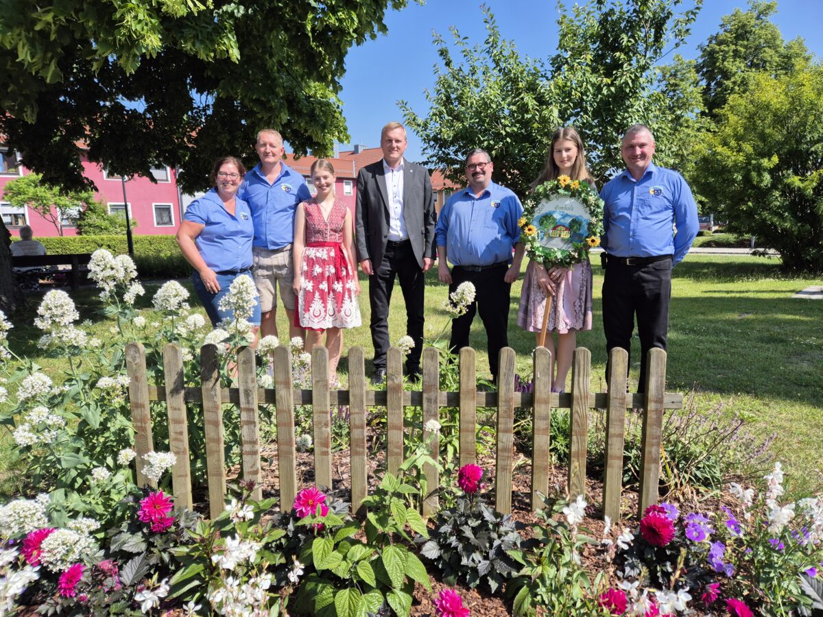 Ponholz feiert 65 Jahre mit prachtvollem Herbstfest