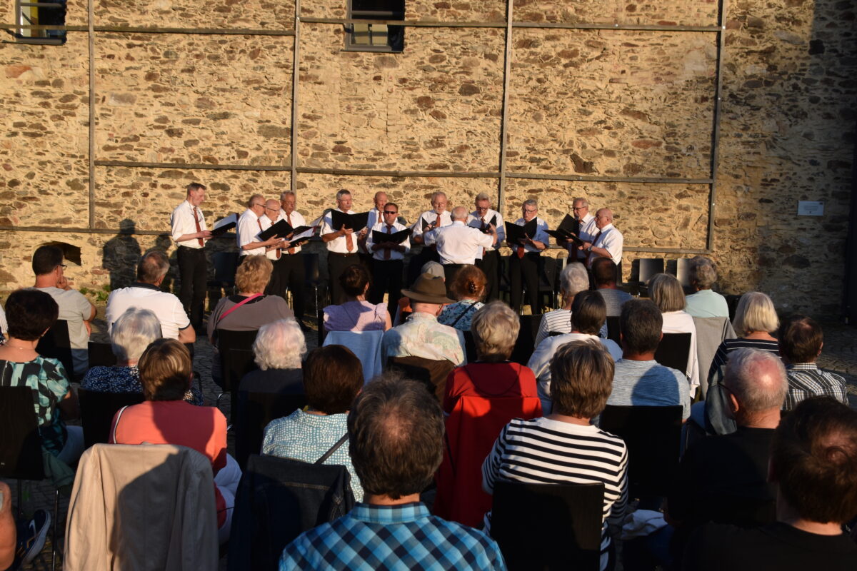Schönseer Abendklänge begeistern mit a-Capella-Zauber