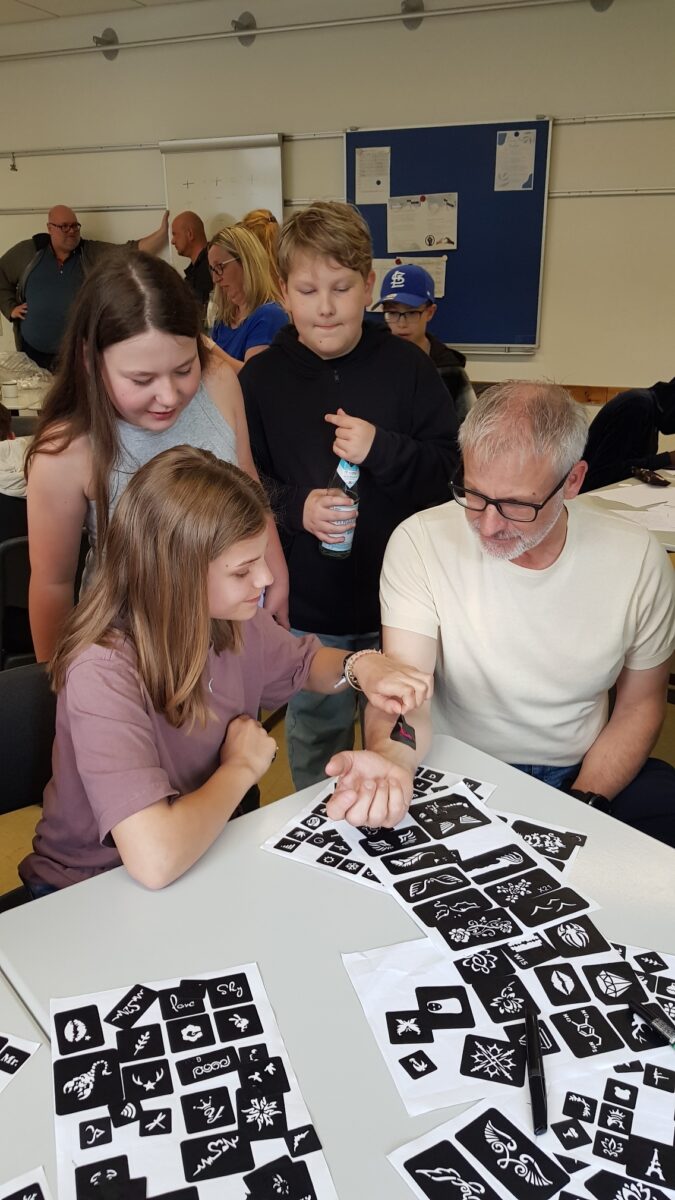 Trotz Regen: Wirtschaftsschule Weiden feiert Sommerfest