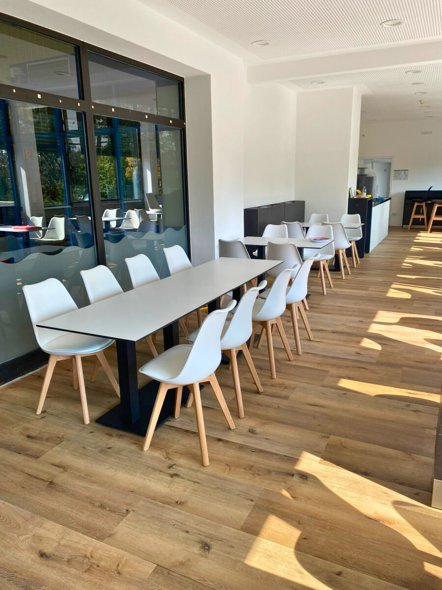 Schwandorf sucht Pächter für modernes Hallenbadcafé in Dachelhofen