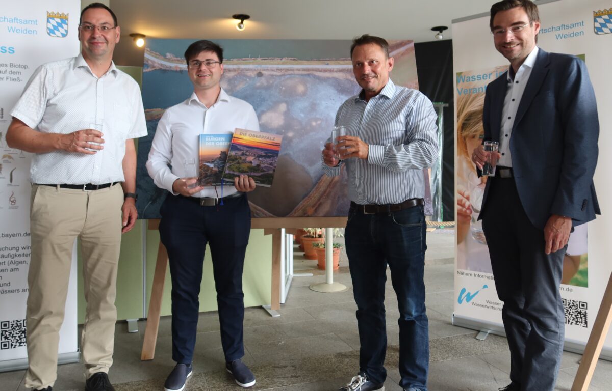 Fotograf und Buchautor Simon Süß aus Steinberg am See zeigt Bilder von Oberpfälzer Gewässern