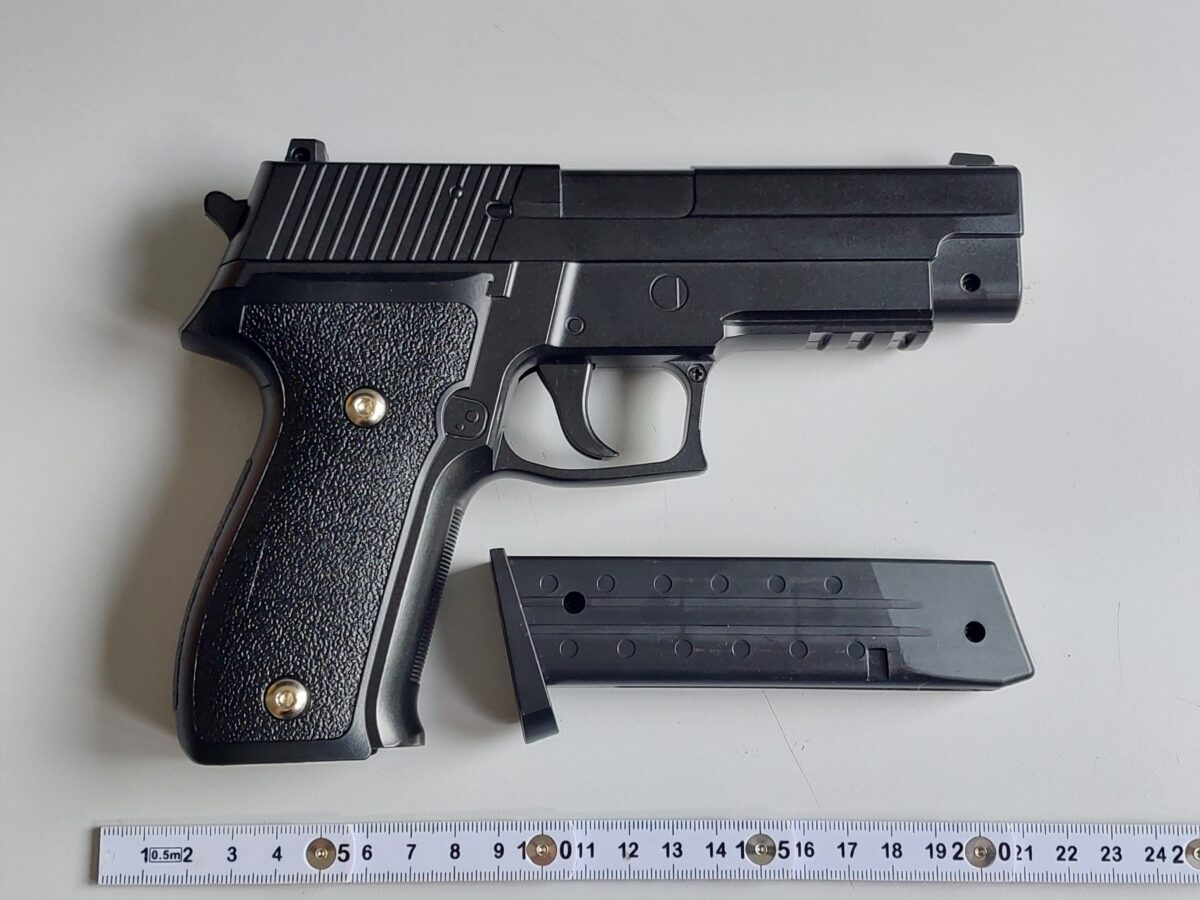 Softair-Pistole bei Grenzkontrolle sichergestellt