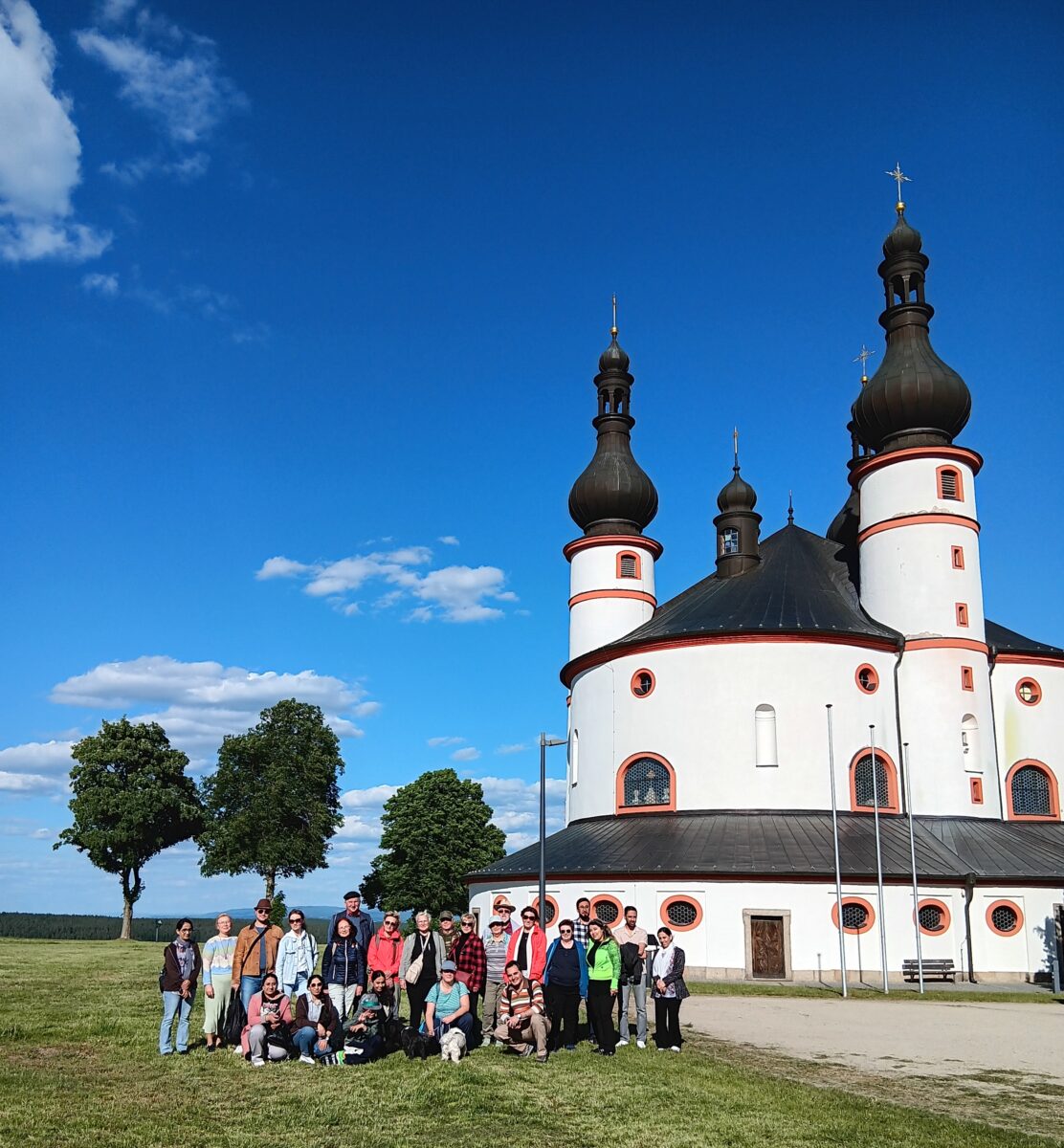 Soziales Wandern verbindet Kulturen in Weiden