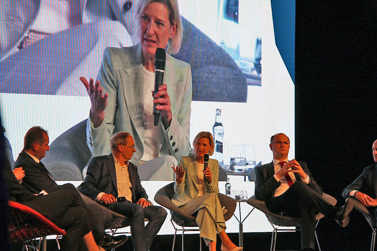 Wirtschaftstag 2025 in Amberg: „MEGA“-Aufbruch in der Oberpfalz