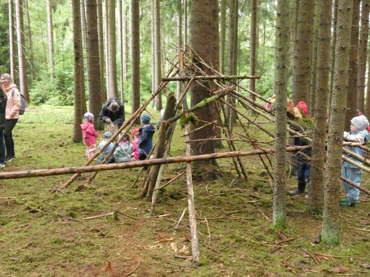 KiTa Don Bosco erlebt spannende Waldwoche in Vohenstrauß