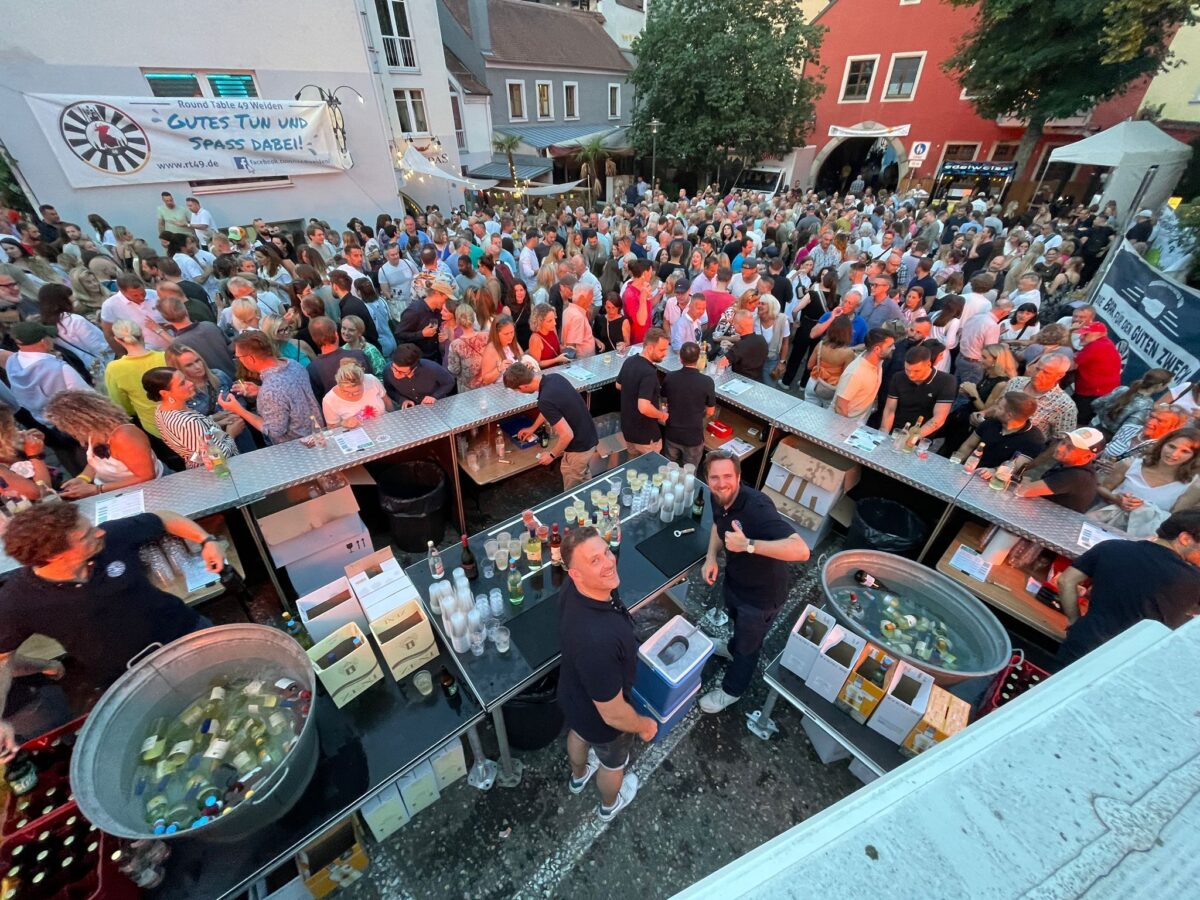 Weinfest für den guten Zweck in Weiden