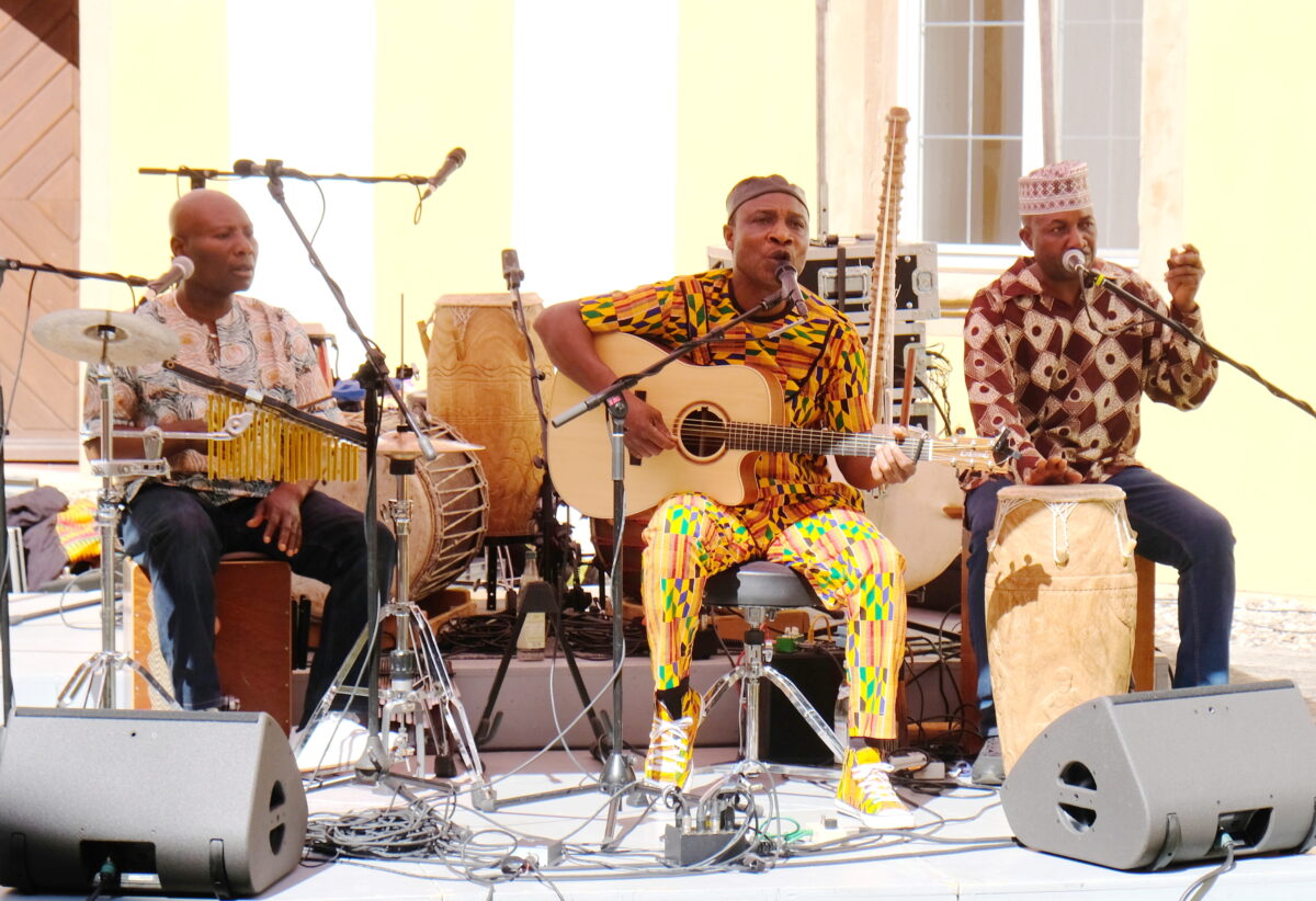 Weltmusik im Kloster Speinshart begeistert über 300 Gäste