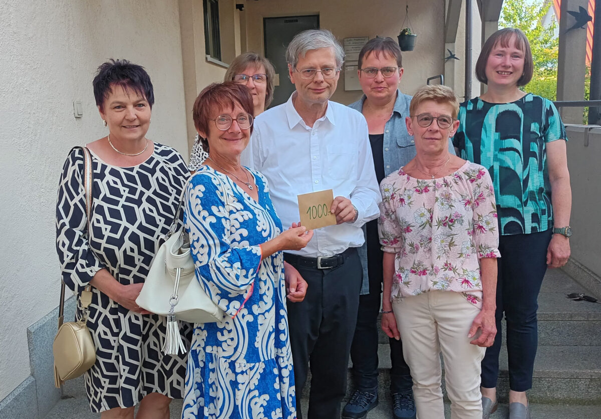 Katholischer Frauenbund spendet 1.000 Euro für neue Christusfigur für Kreuz am Freialtar Fahrenberg