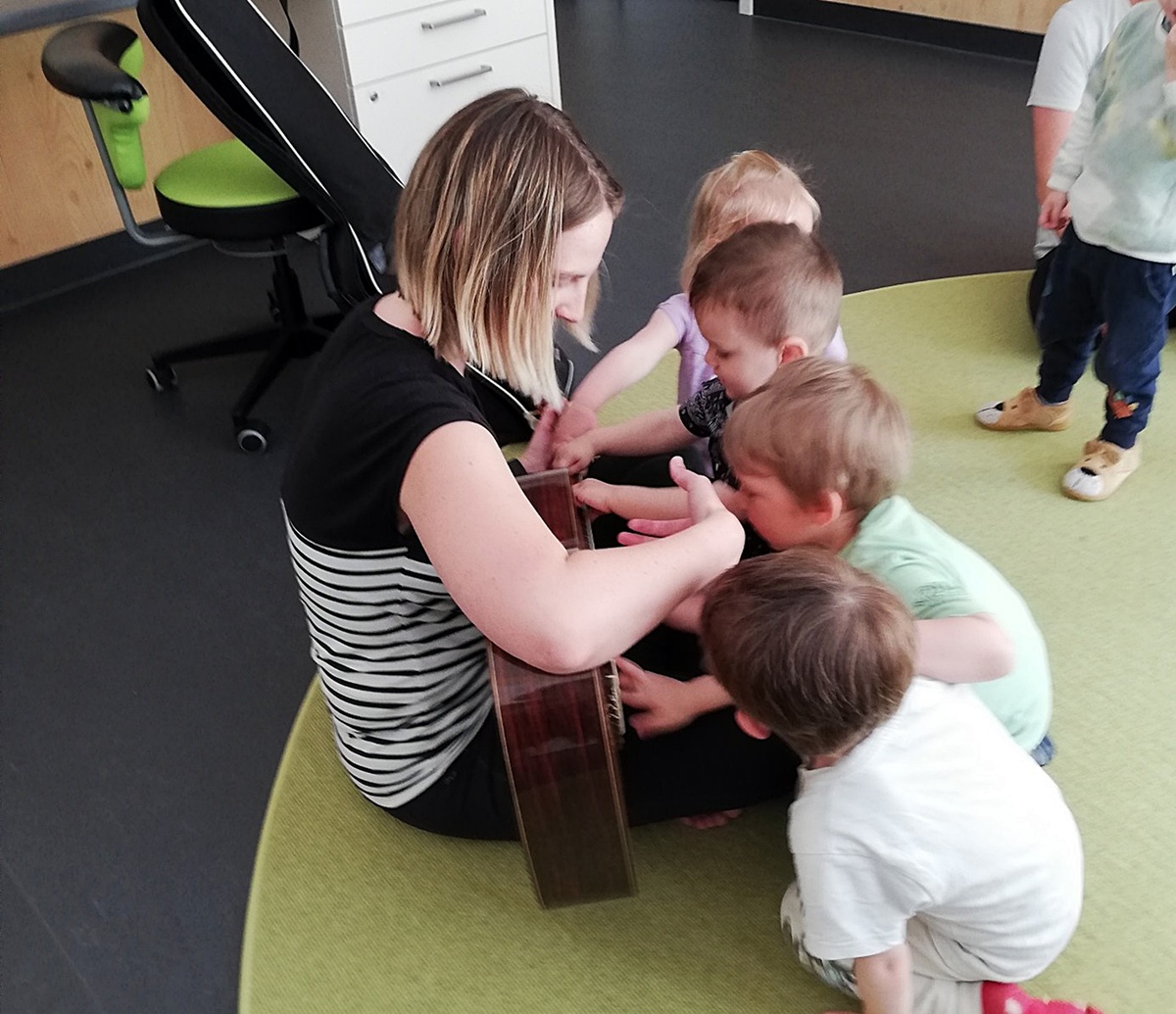 Musiktag in der städtischen Kinderkrippe Eschenbach: Musik verbindet, bewegt und begeistert