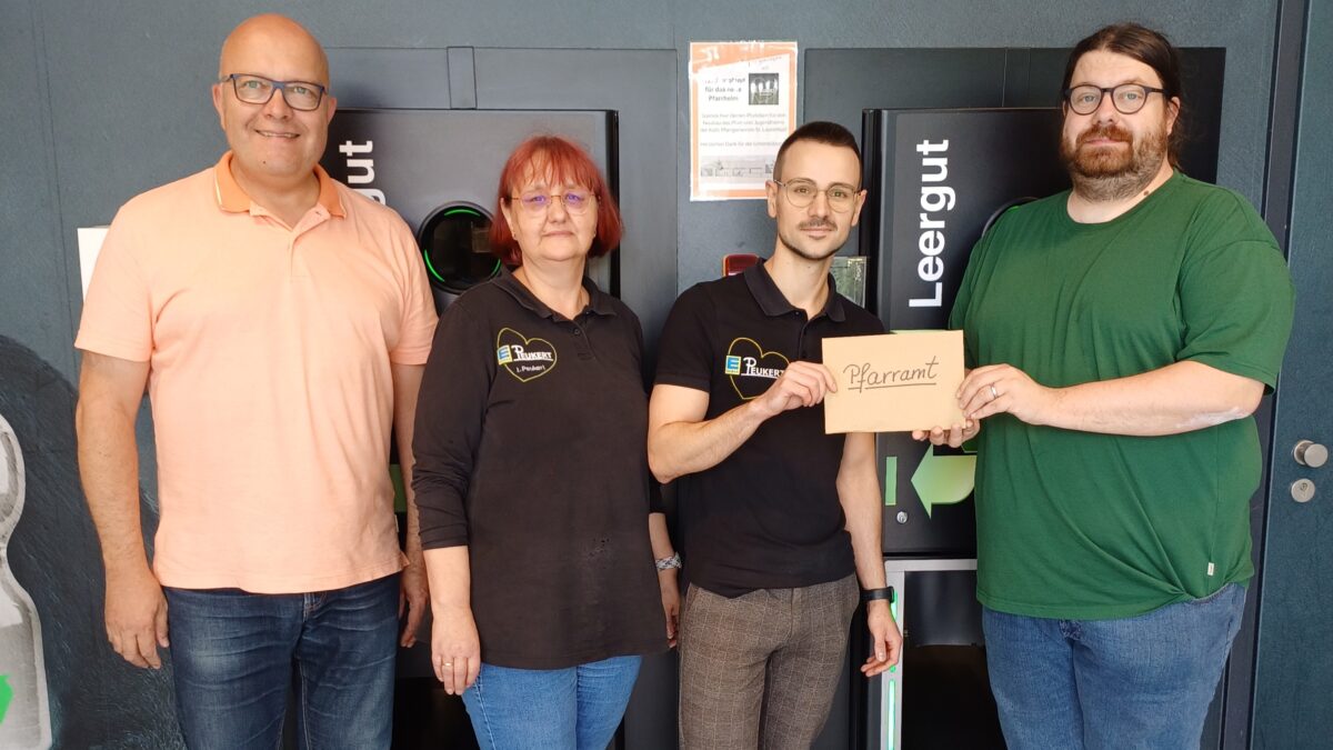 Edeka unterstützt Pfarrheim mit Pfandspenden