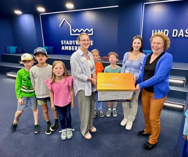 Kinder entdecken Windkraft in Amberg