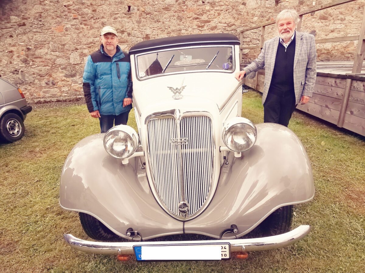 Oldtimerfreunde laden Besucher zu einer Reise durch das Zeitalter der Mechanik