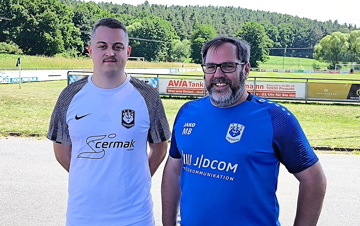 Neuzugang Paulo Seuz und Trainer Markus Berft. Foto: Jürgen Masching