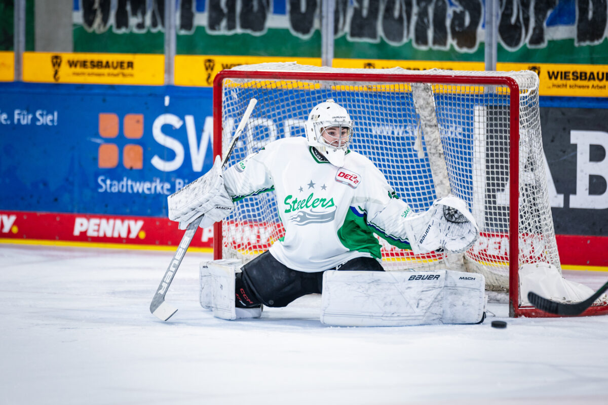 Blue Devils Weiden holen Torhütertalent McLeod