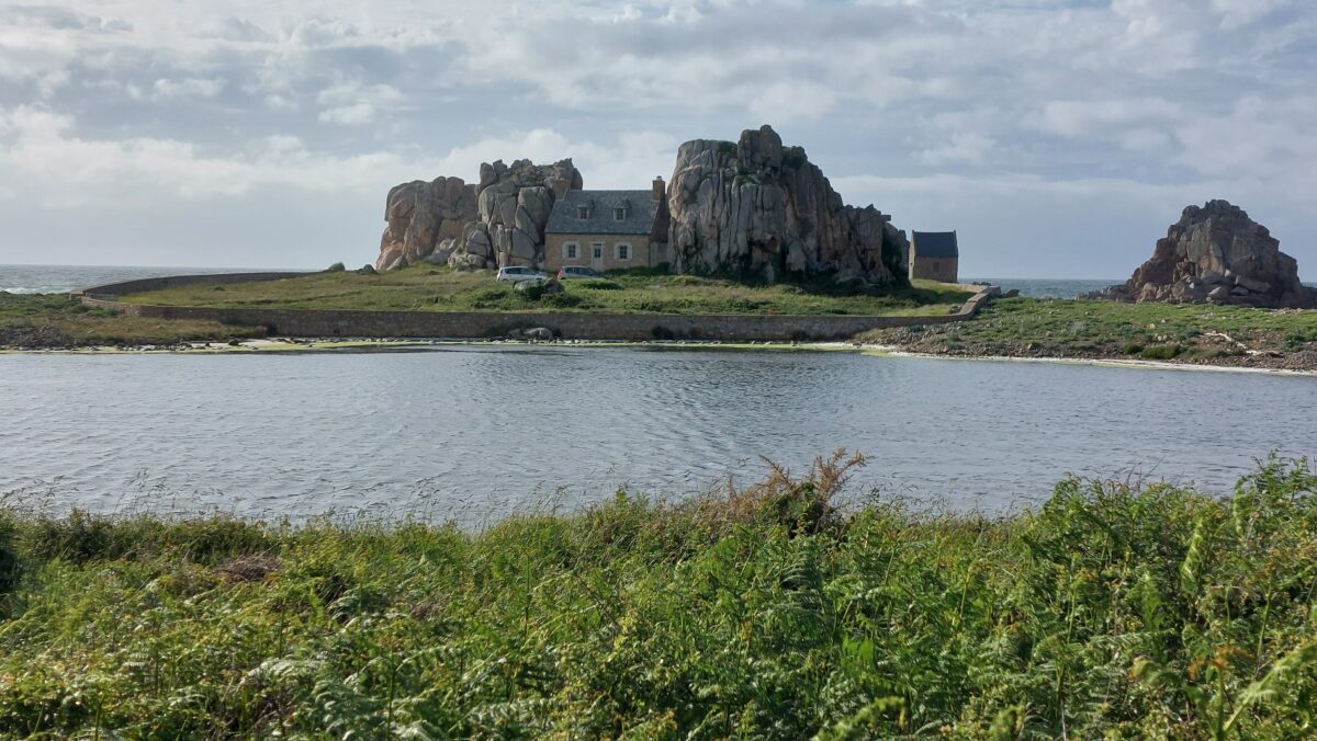 Vier Weidener mit zwei Wohnmobilen in der Bretagne und an der Loire